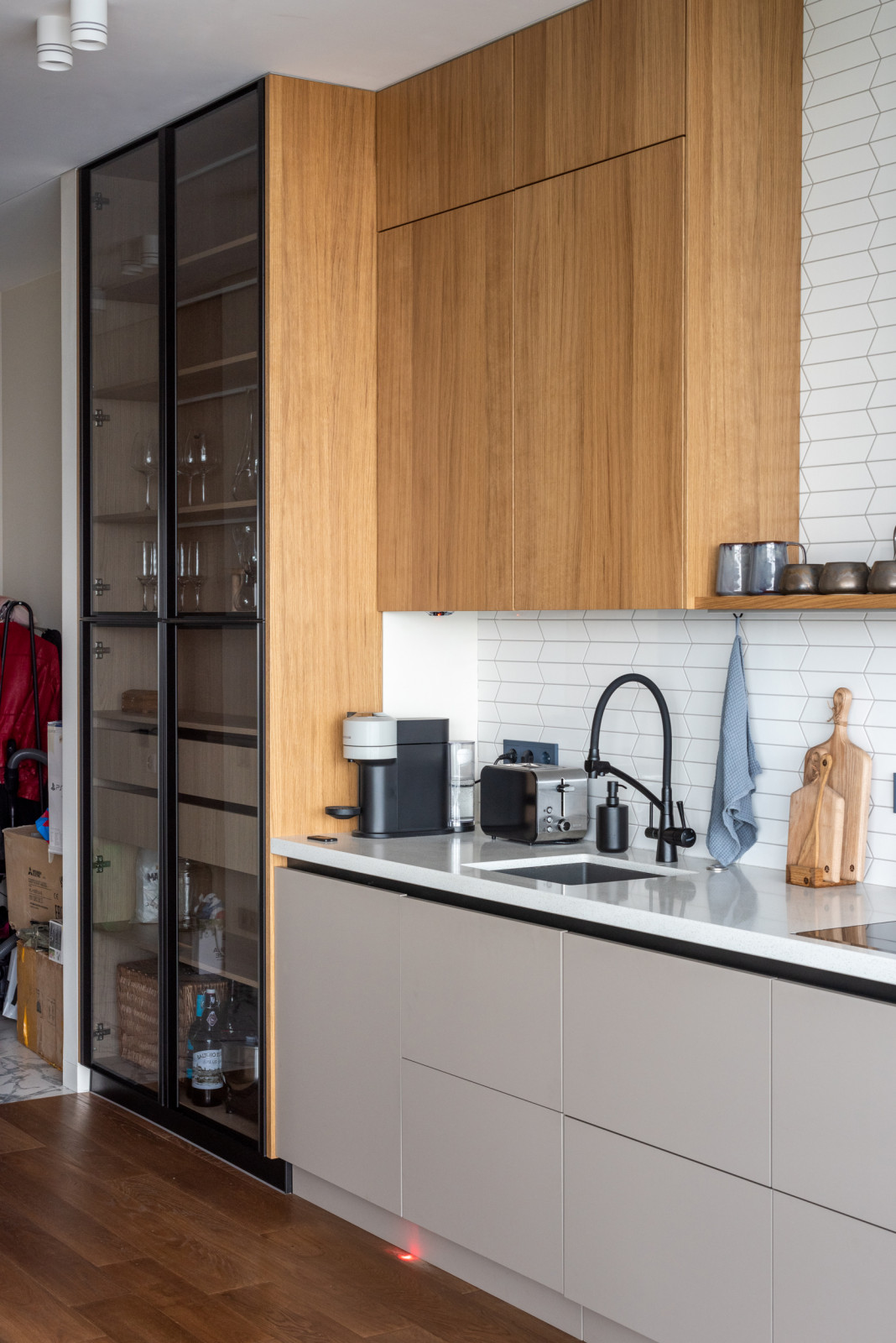 Кухня комбинированная со шпоном