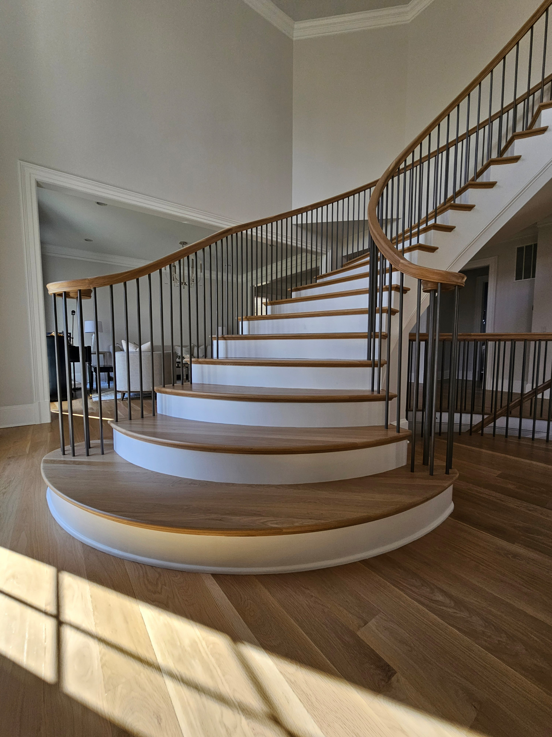 116_Elegant & Eye-catching Curved Staircase, Leesburg VA 20175