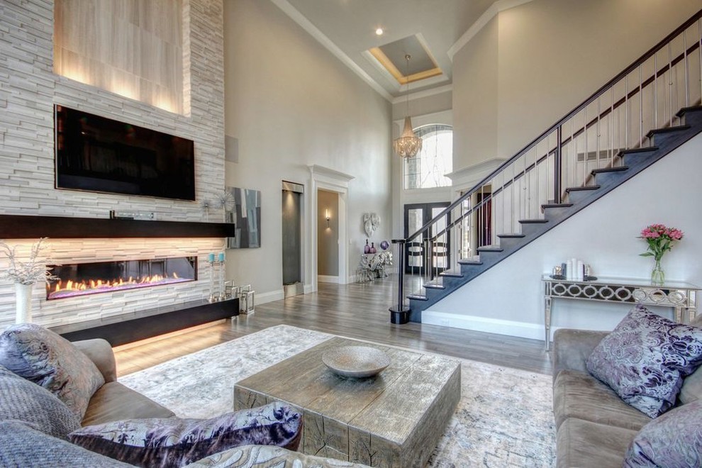 Transitional home design photo in Chicago
