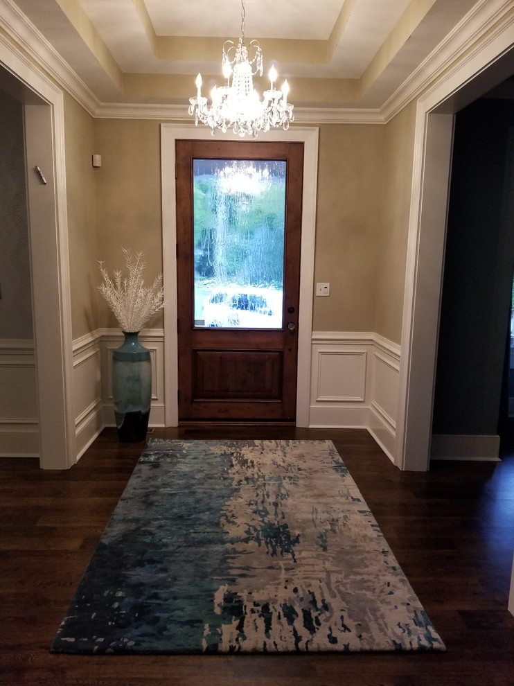 Transitional entryway photo in Indianapolis