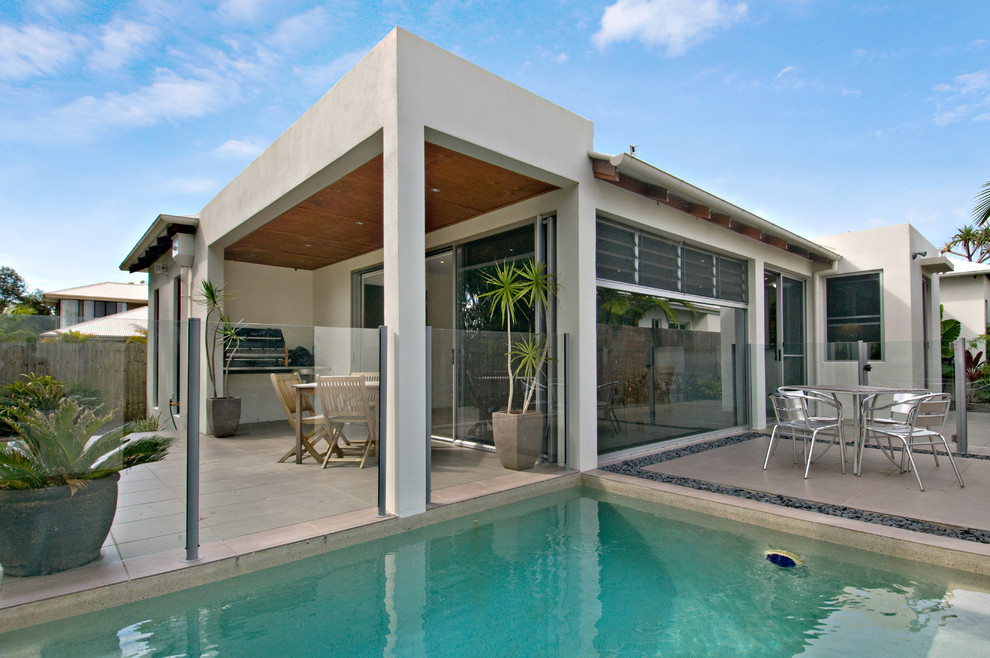 Inspiration for a tropical pool in Sunshine Coast.