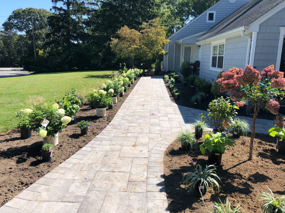 Front of home landscape garden