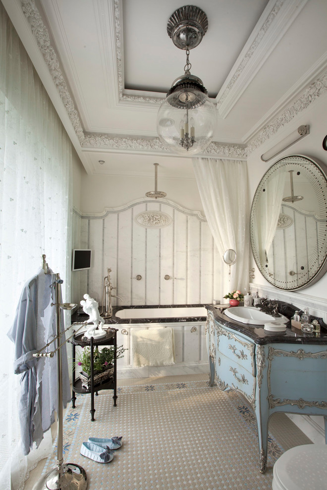 Photo of a transitional bathroom in Moscow.