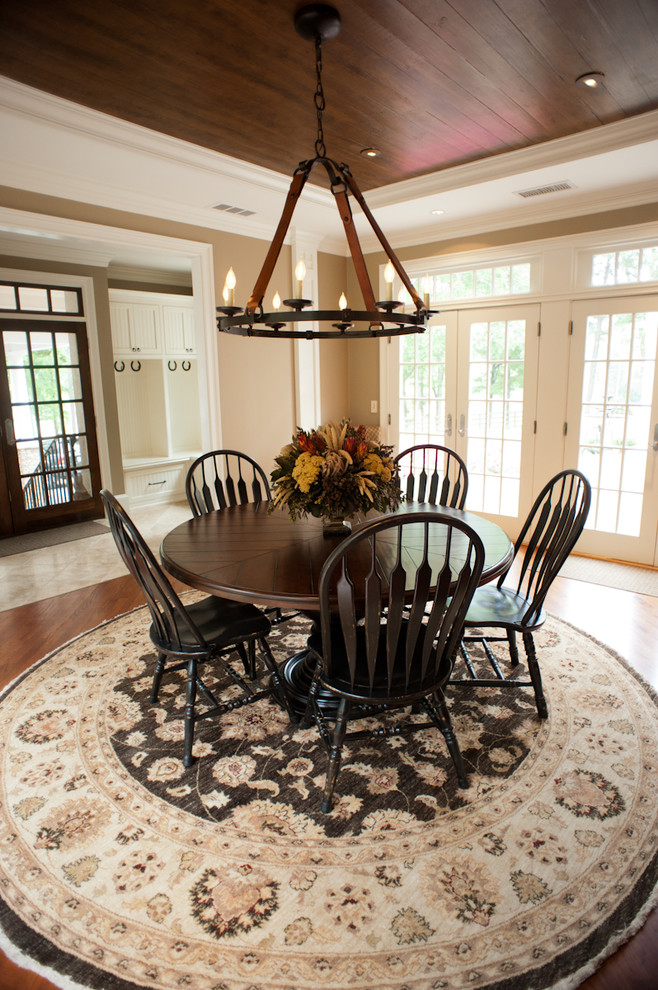 Expansive traditional dining room in Atlanta.