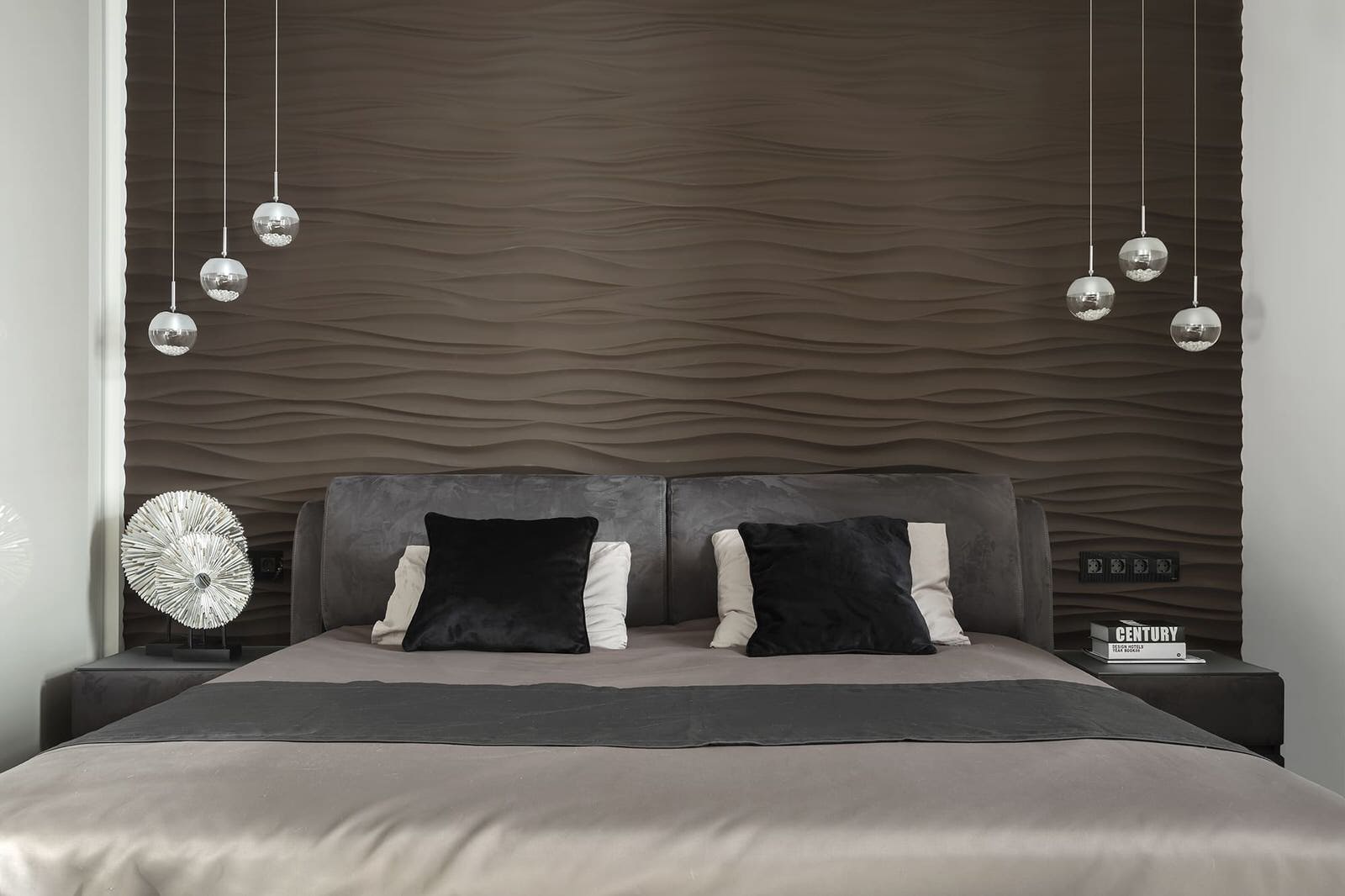 Обзор современной квартиры 170 квм. Полы без плинтуса. Двери в потолок.