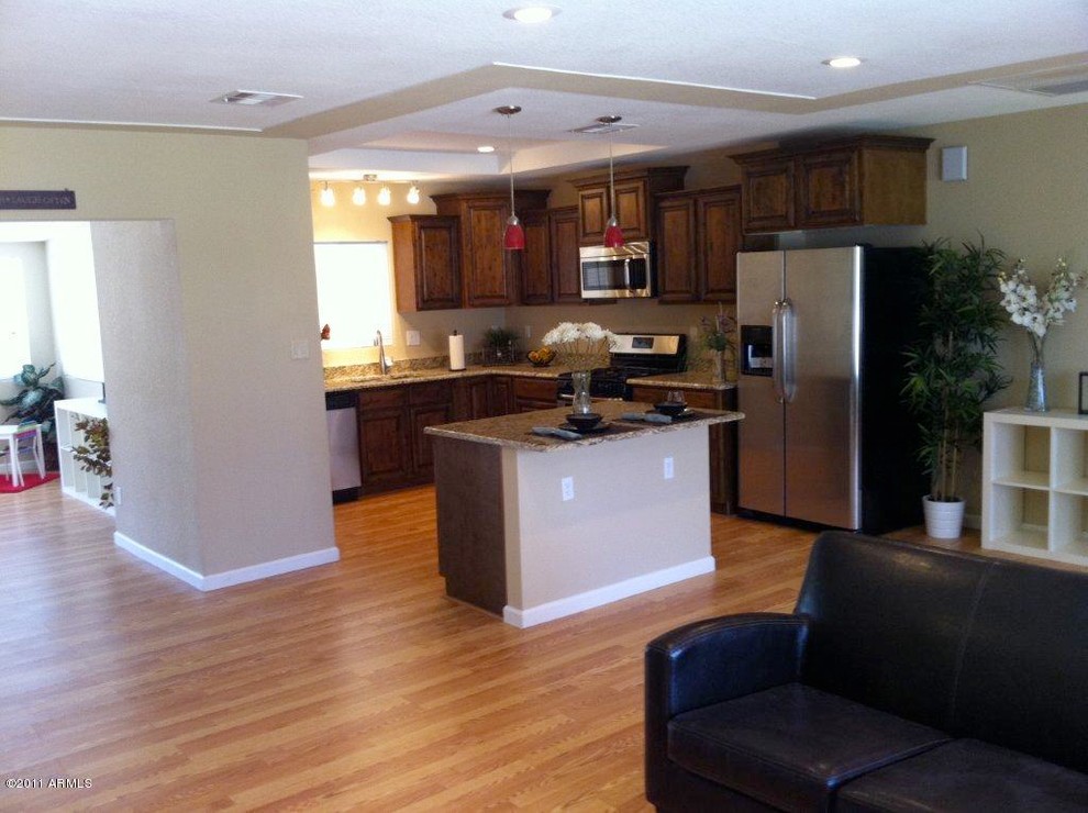 Kitchen - kitchen idea in Phoenix