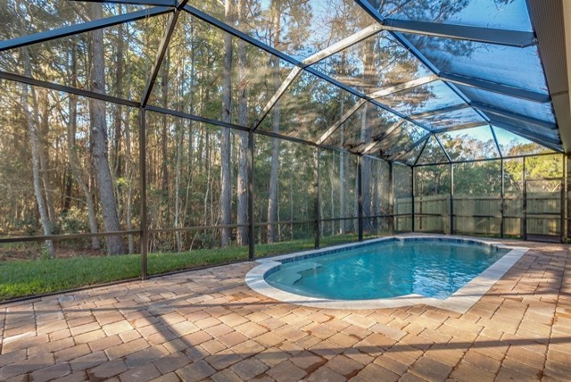 Inspiration for a mid-sized traditional backyard round pool in Jacksonville with brick pavers.