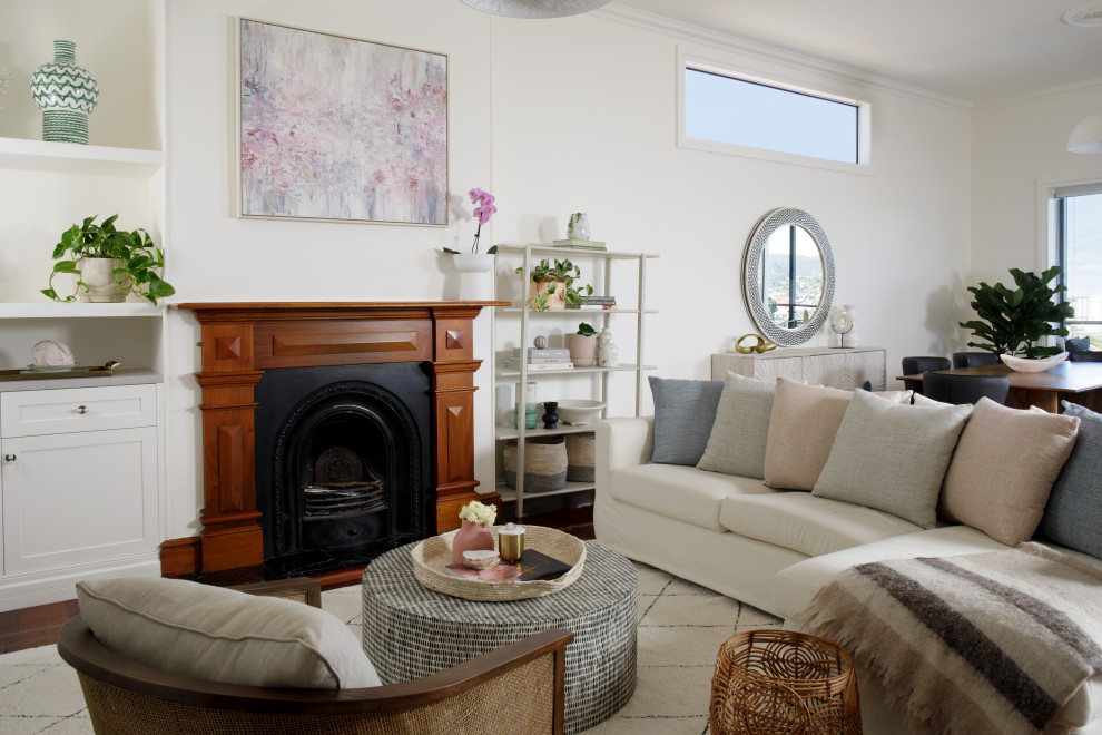 Design ideas for a classic living room in Brisbane.