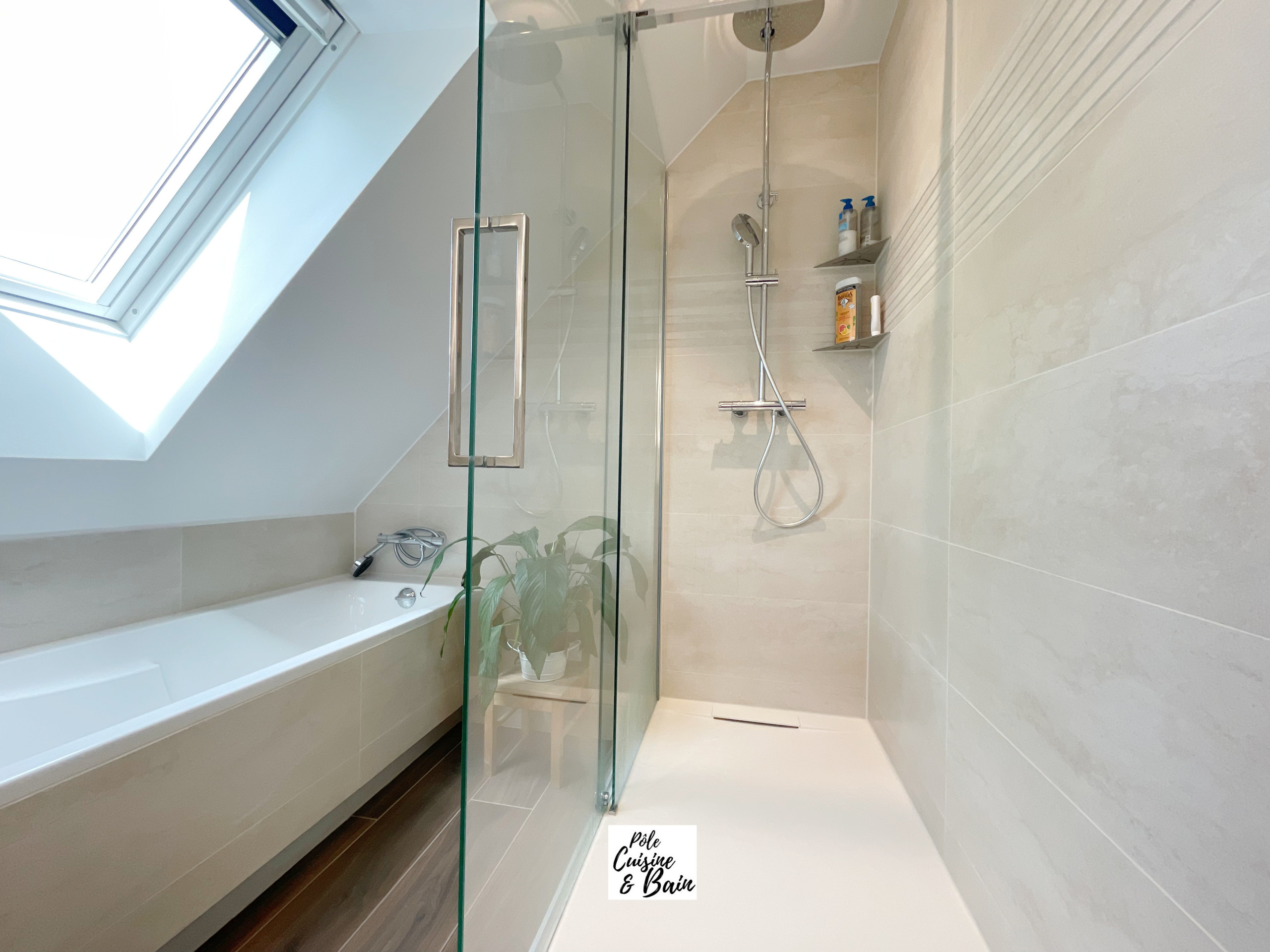 SALLE D'EAU & BAIN: rénovation complète avec porte à galandage