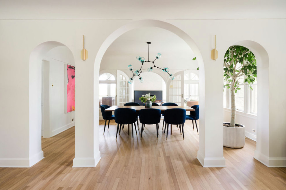 Example of a transitional home design design in Austin