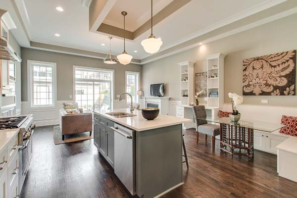 Example of a transitional kitchen design in Chicago
