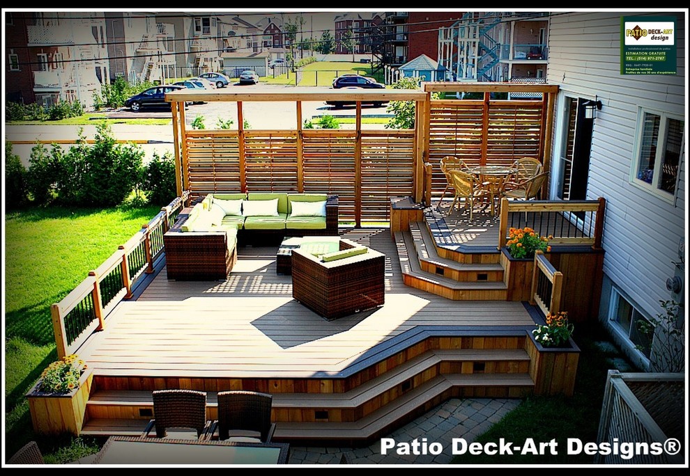 Photo of a modern deck in Montreal.