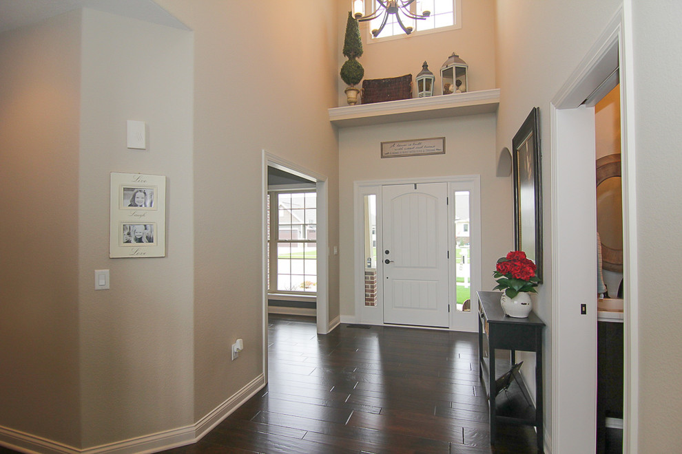 Entryway - transitional entryway idea in Milwaukee