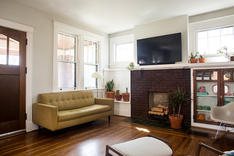 Photo of an eclectic living room in Cincinnati.