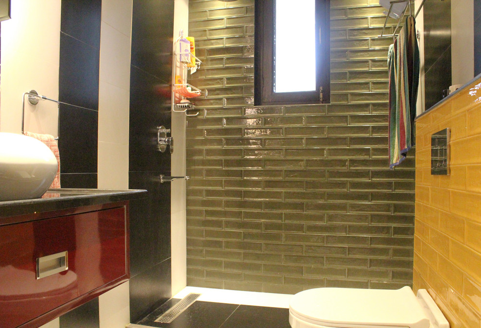 Inspiration for a transitional bathroom in Delhi.