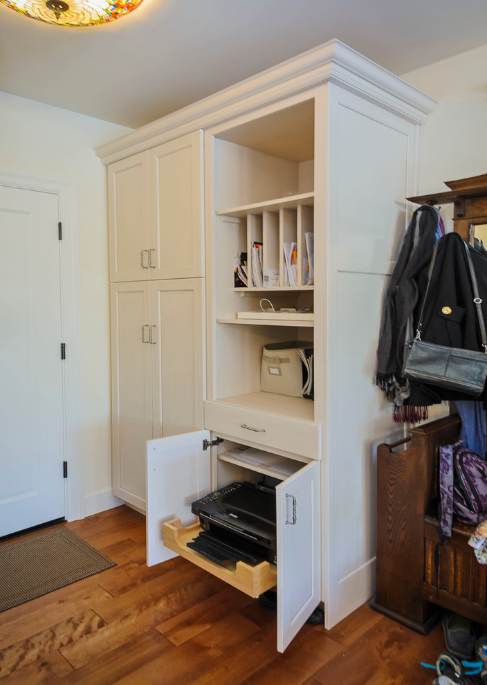 Transitional entryway photo in San Francisco