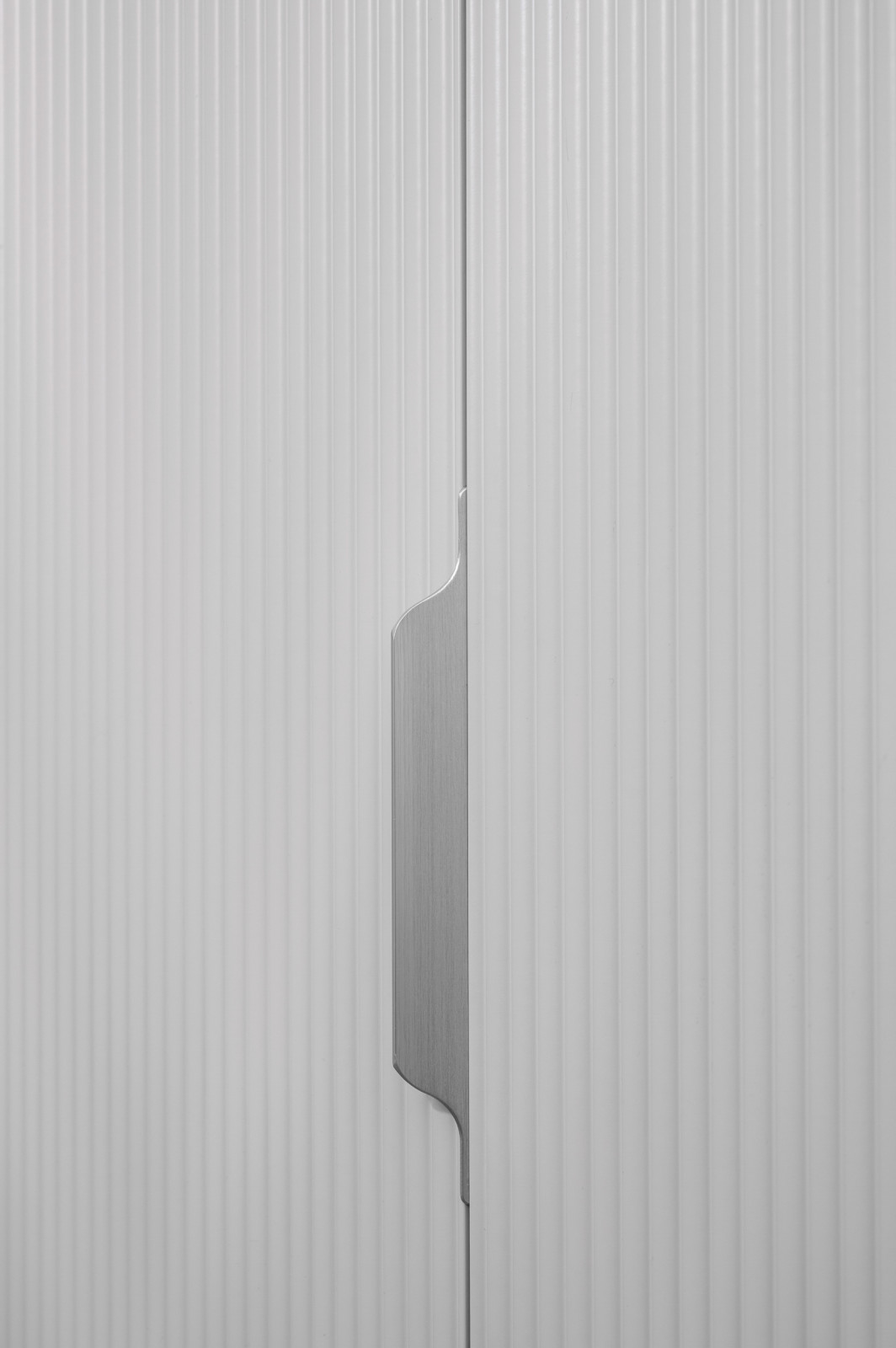 Шкаф с декоративной аркой