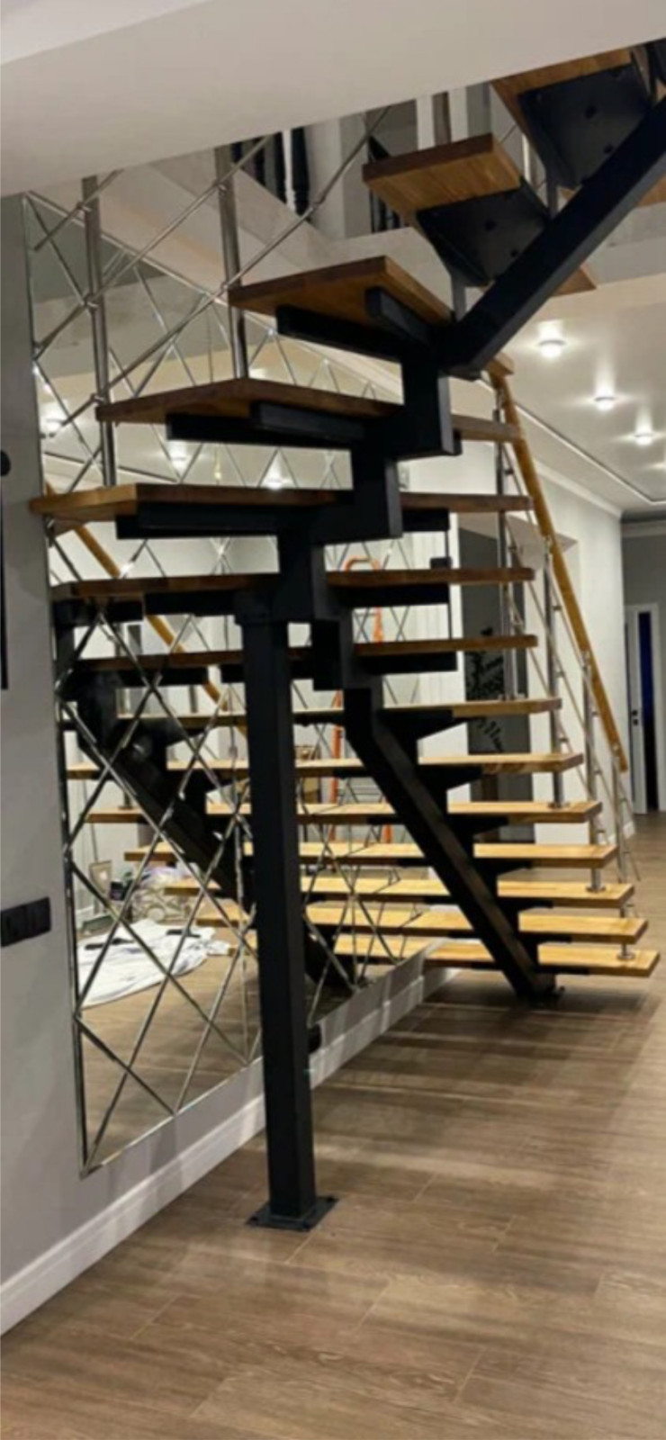 Лестница на центральном косоуре Ханты-Мансийск