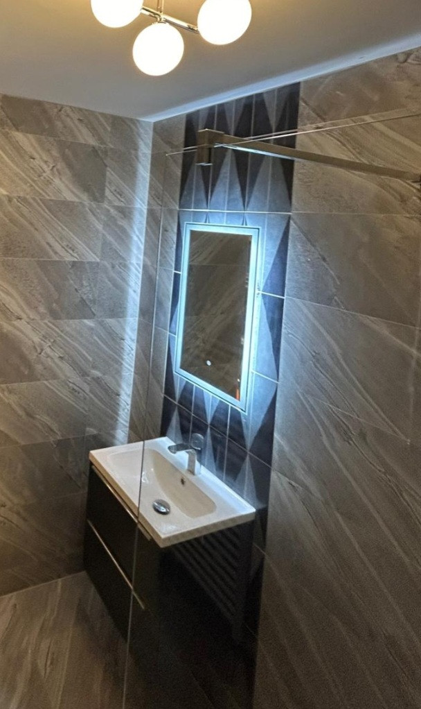 Main Bathroom Stepaside