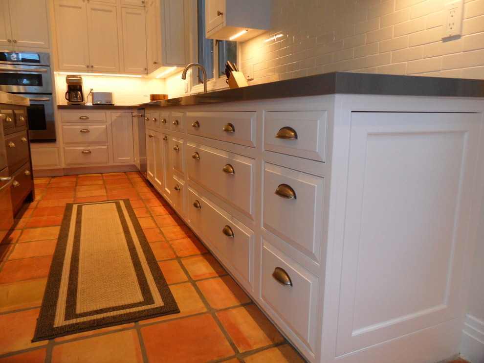 Large transitional l-shaped eat-in kitchen photo in Miami with an undermount sink, shaker cabinets, white cabinets, quartz countertops, white backsplash, ceramic backsplash, stainless steel appliances and an island