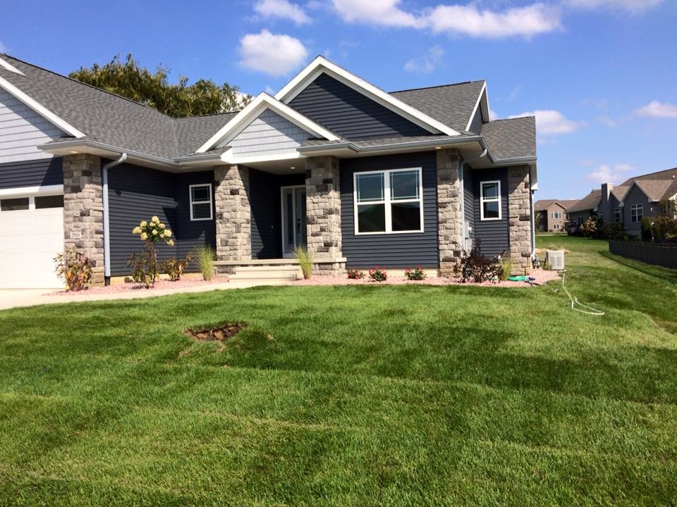 This is an example of a transitional front yard landscaping in Cedar Rapids.