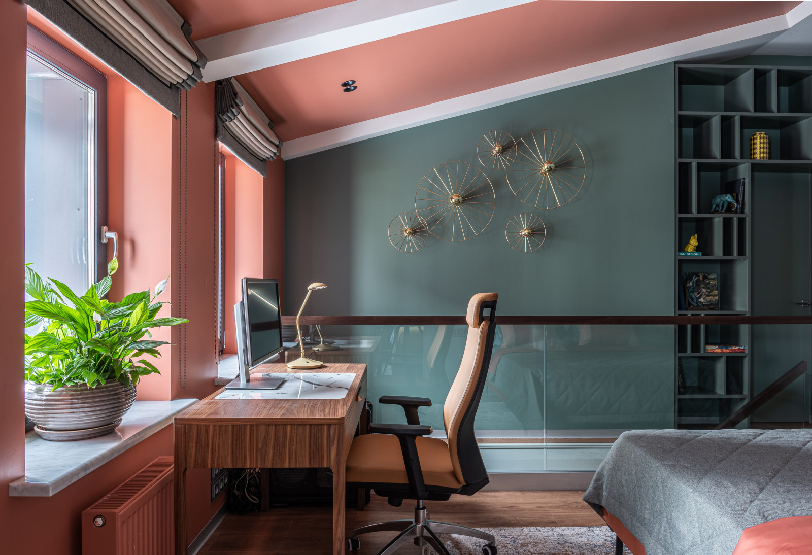 Взрыв цвета на мансардном этаже