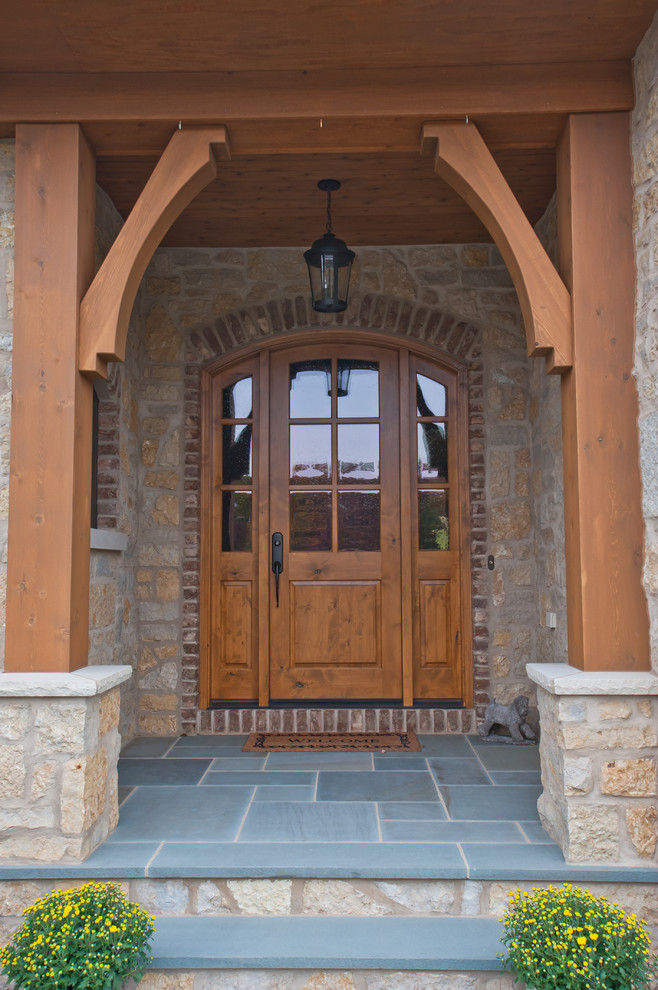 This is an example of a traditional entryway in Milwaukee.