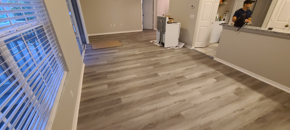 Transitional kitchen photo in Miami