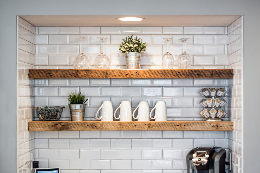 Eat-in kitchen - large transitional u-shaped eat-in kitchen idea in Columbus with shaker cabinets, quartz countertops, white backsplash and an island