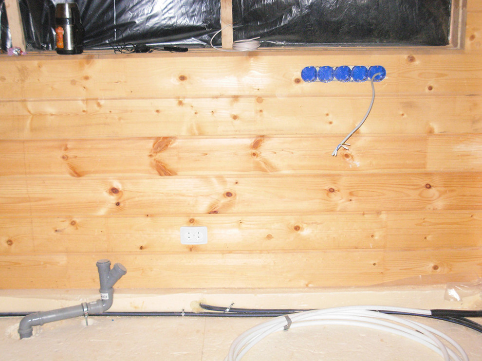 Скрытая электропроводка в деревянном доме из бруса