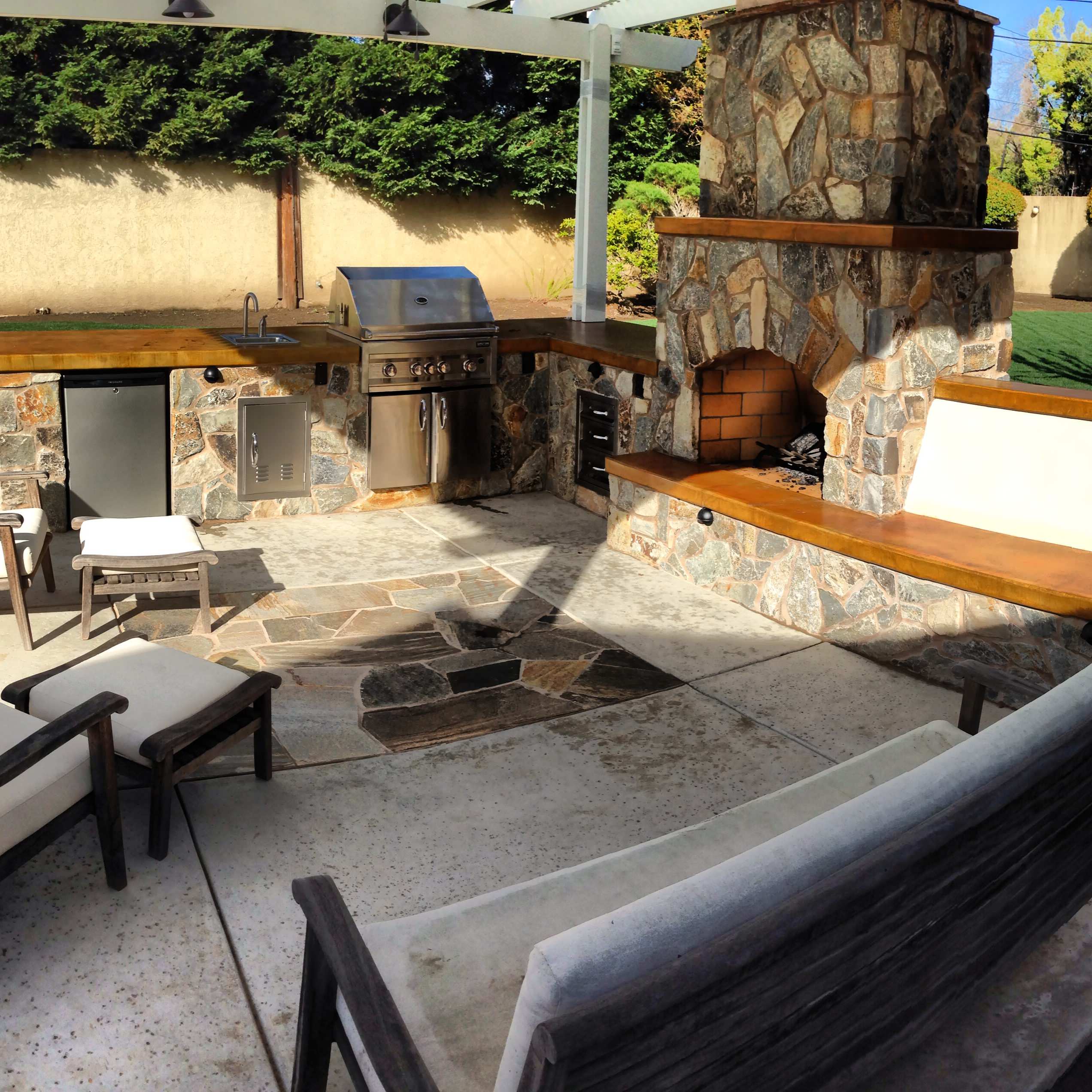 Outdoor kitchen and fire place