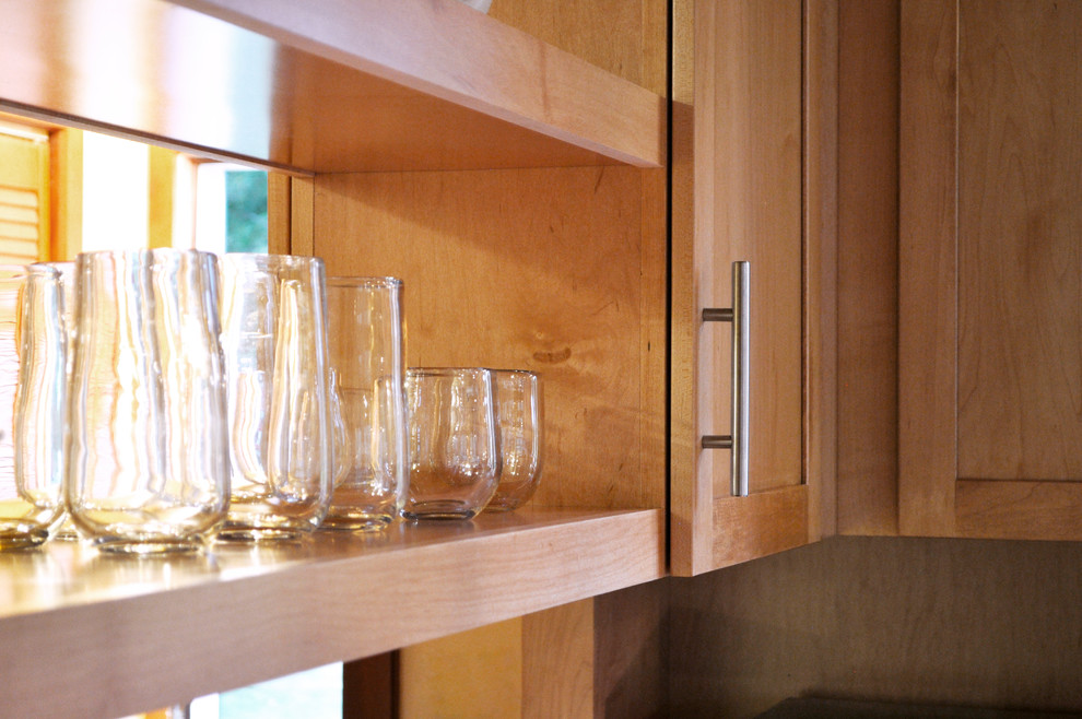 Mid-sized transitional u-shaped eat-in kitchen photo in Burlington with shaker cabinets and light wood cabinets