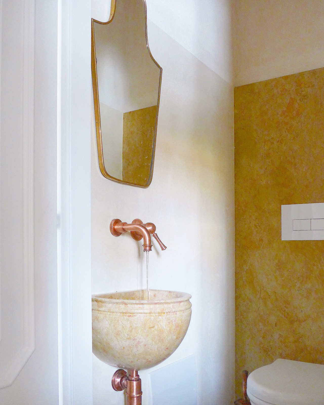 Реконструкция бывшей фермы в Италии на озере Гарда