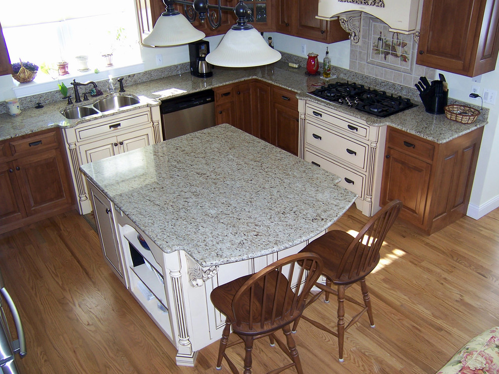 Kitchen - kitchen idea with an undermount sink and granite countertops
