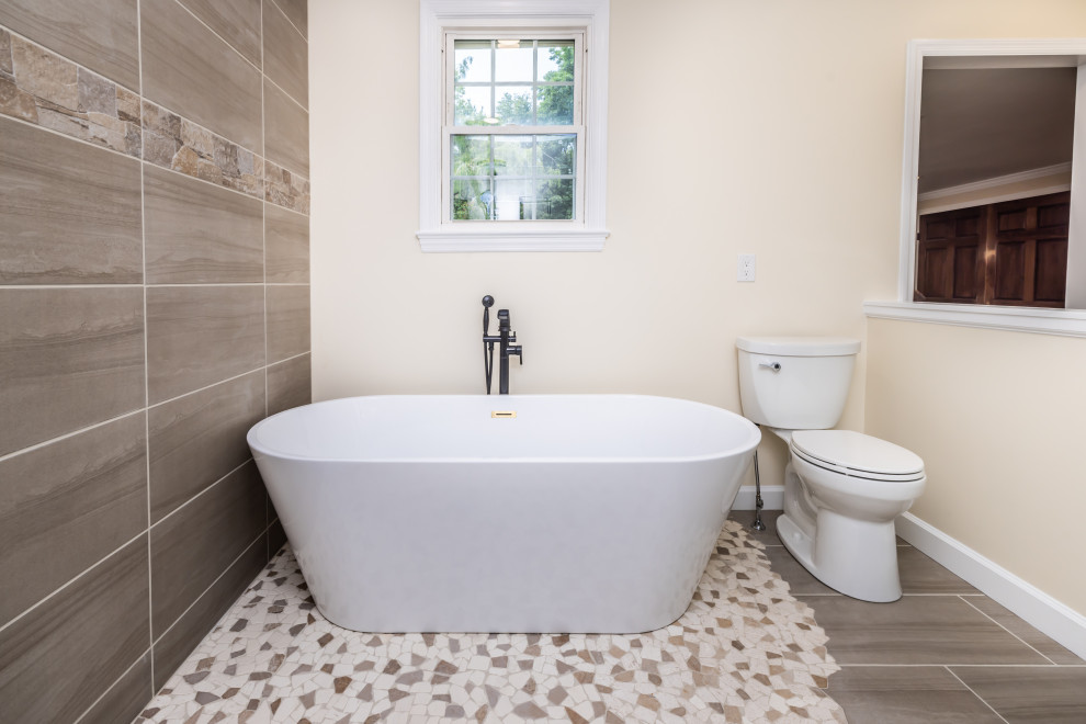 River Bed Master Bathroom