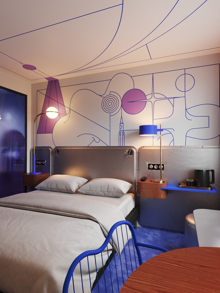 Ejemplo de dormitorio gris y blanco moderno pequeño con paredes azules, suelo violeta y con escritorio