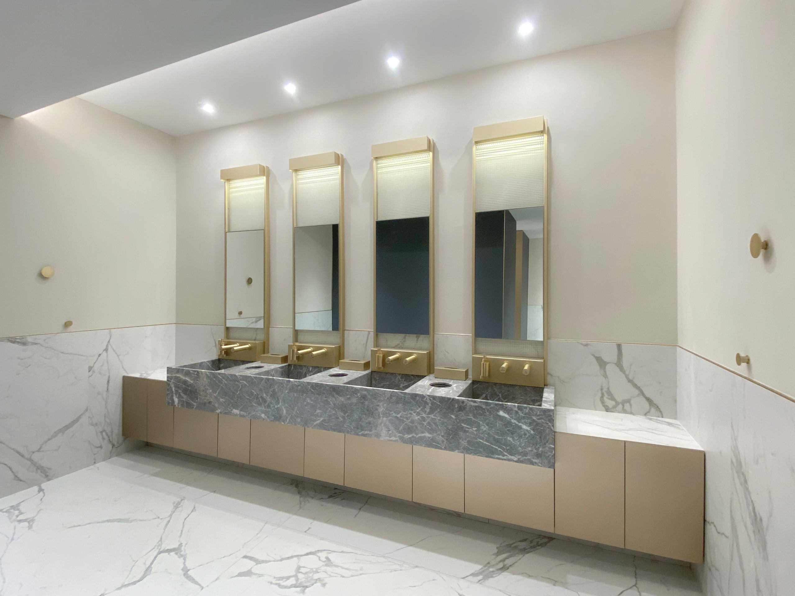 OUTLET FIDENZA VILLAGE - NEW TOILETS