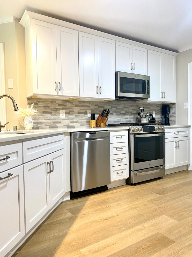 Kitchen - transitional kitchen idea