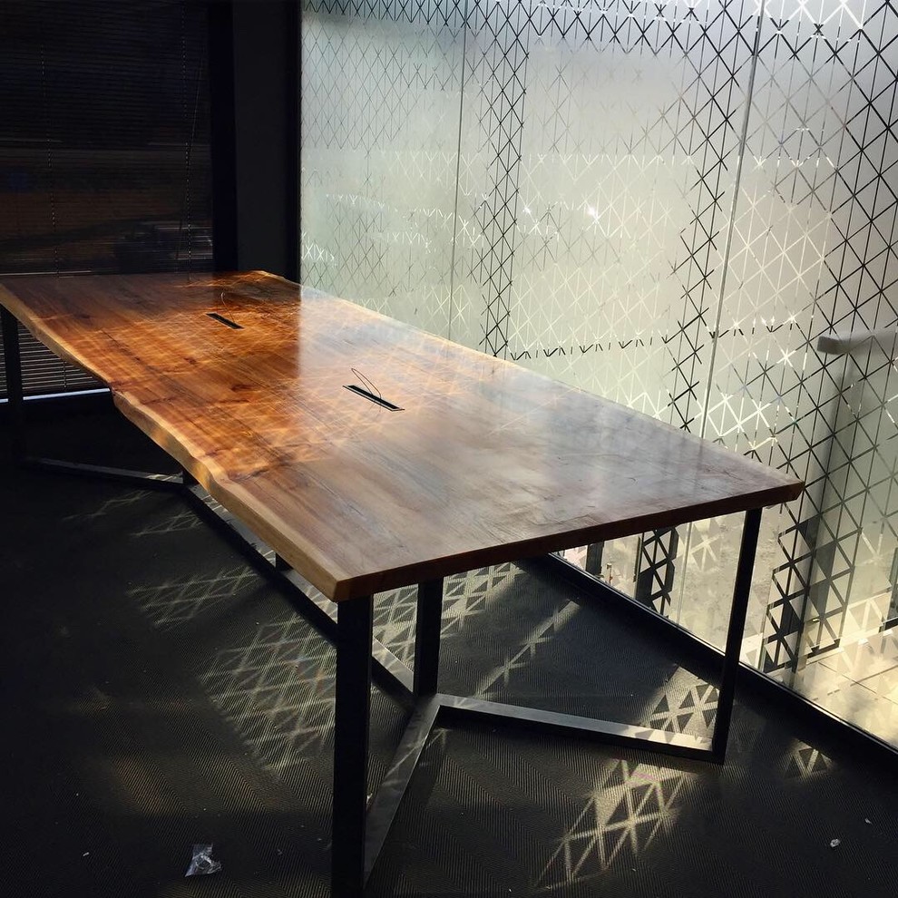 Стол для переговоров