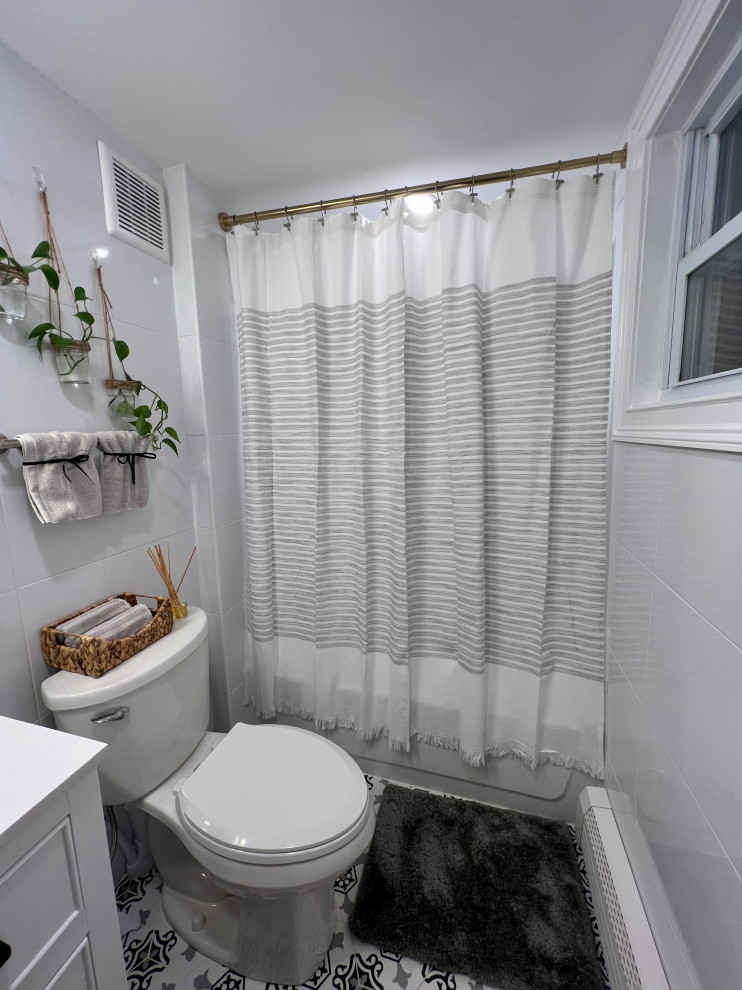 Babylon, NY - Shared Bathroom