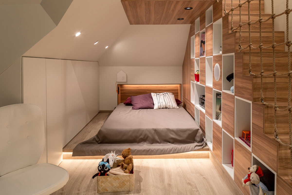 Детская с балкончиками в мансарде