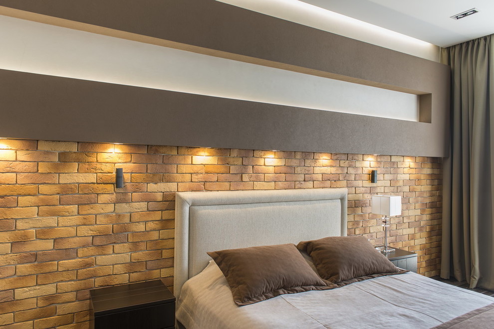 Частная квартира для него