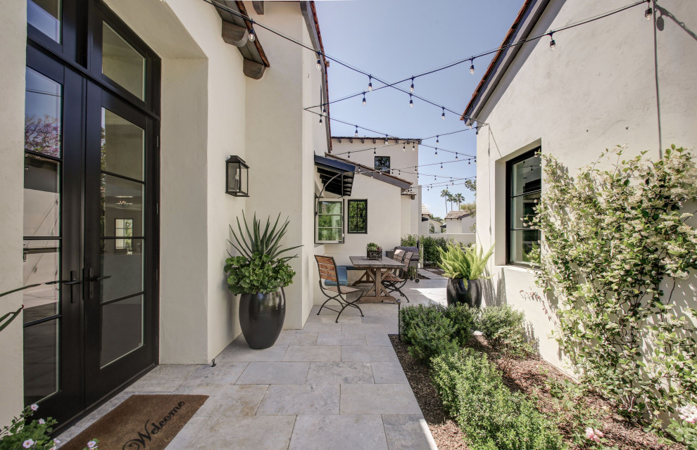 Inspiration for a transitional patio remodel in Phoenix