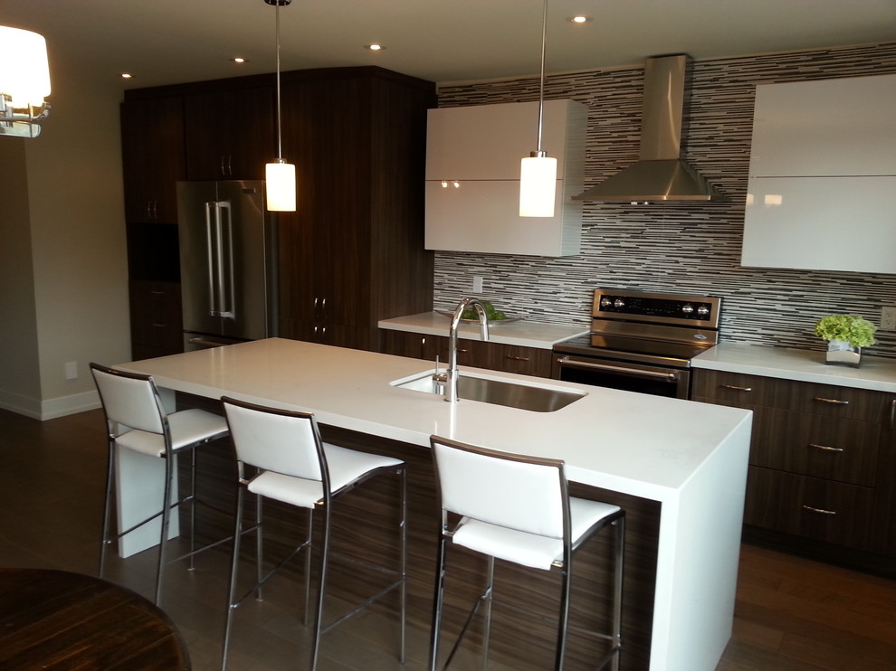 Transitional kitchen photo in Toronto