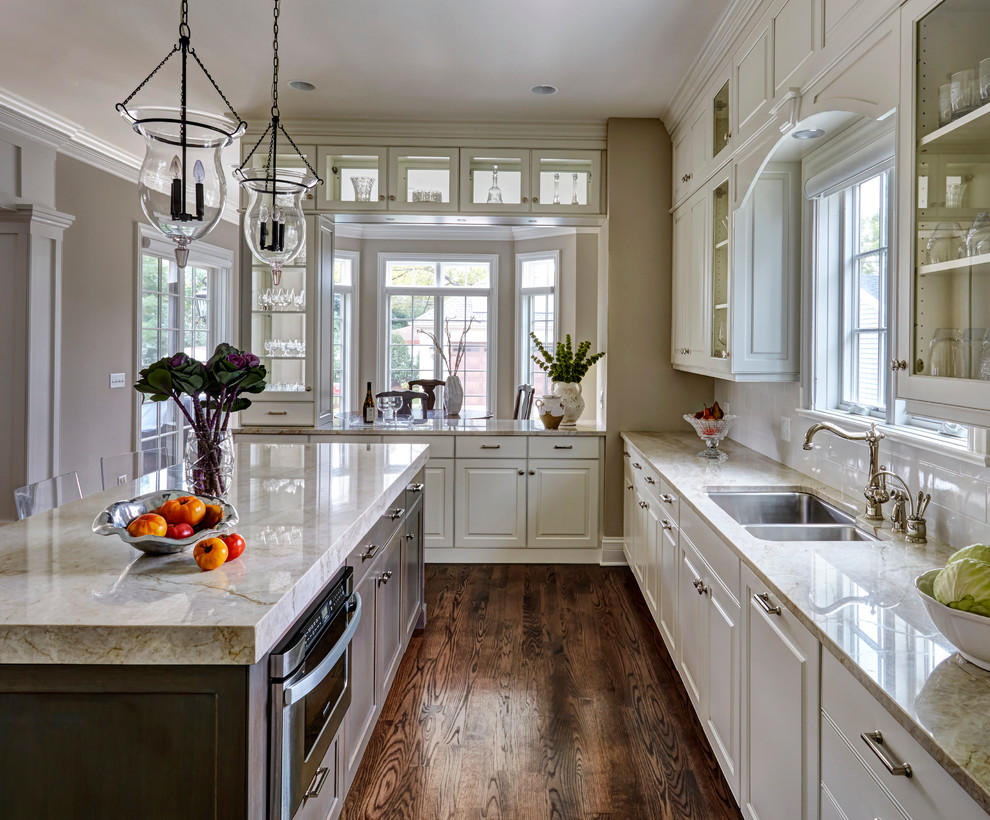 Example of a transitional kitchen design in Chicago