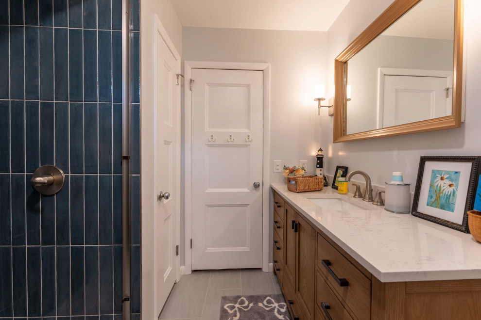 Charming Indian Lake Bathroom