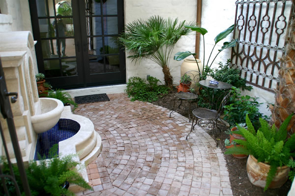 Spanish style courtyard with wall fountain - Mediterranean ...
