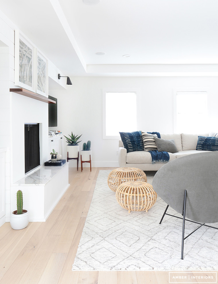 This is an example of a scandinavian family room in Los Angeles.