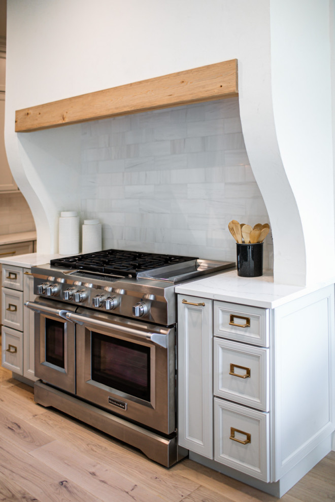 Inspiration for a modern kitchen remodel in Oklahoma City