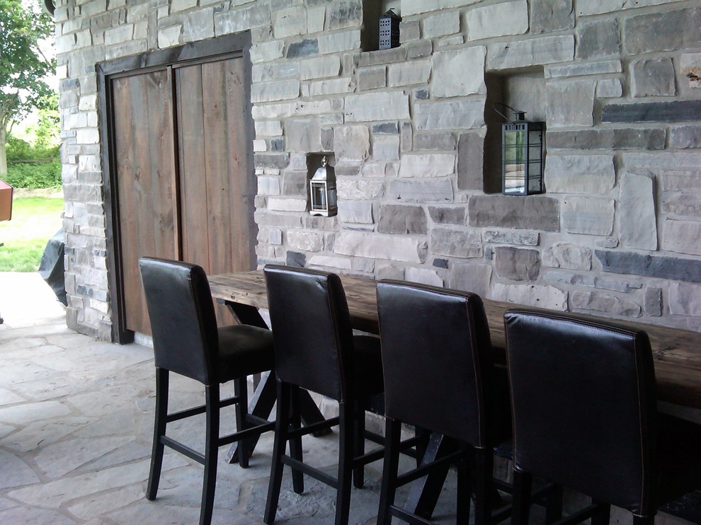Mountain style patio photo in Toronto